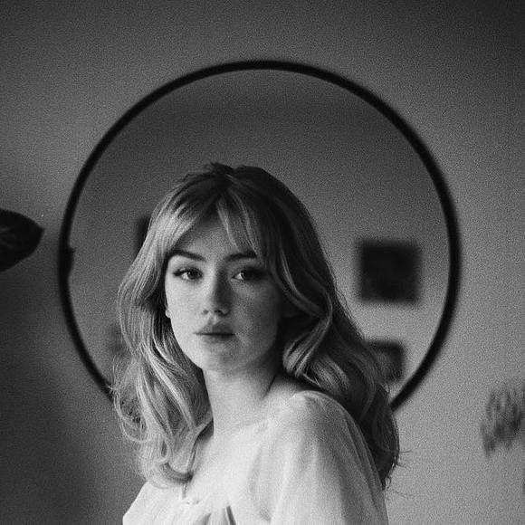 Meet your Posher, Emily - Picture 1 of 1